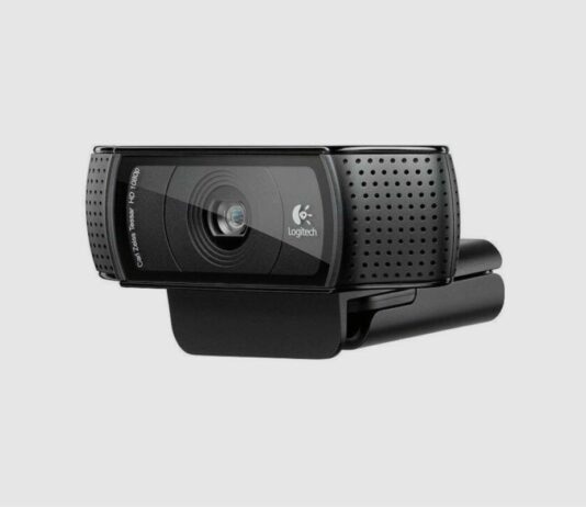 Does the Logitech C920 have speakers_